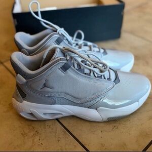 Jordan Men's Light Gray Sneakers (Jordan Max Aura 4’s)